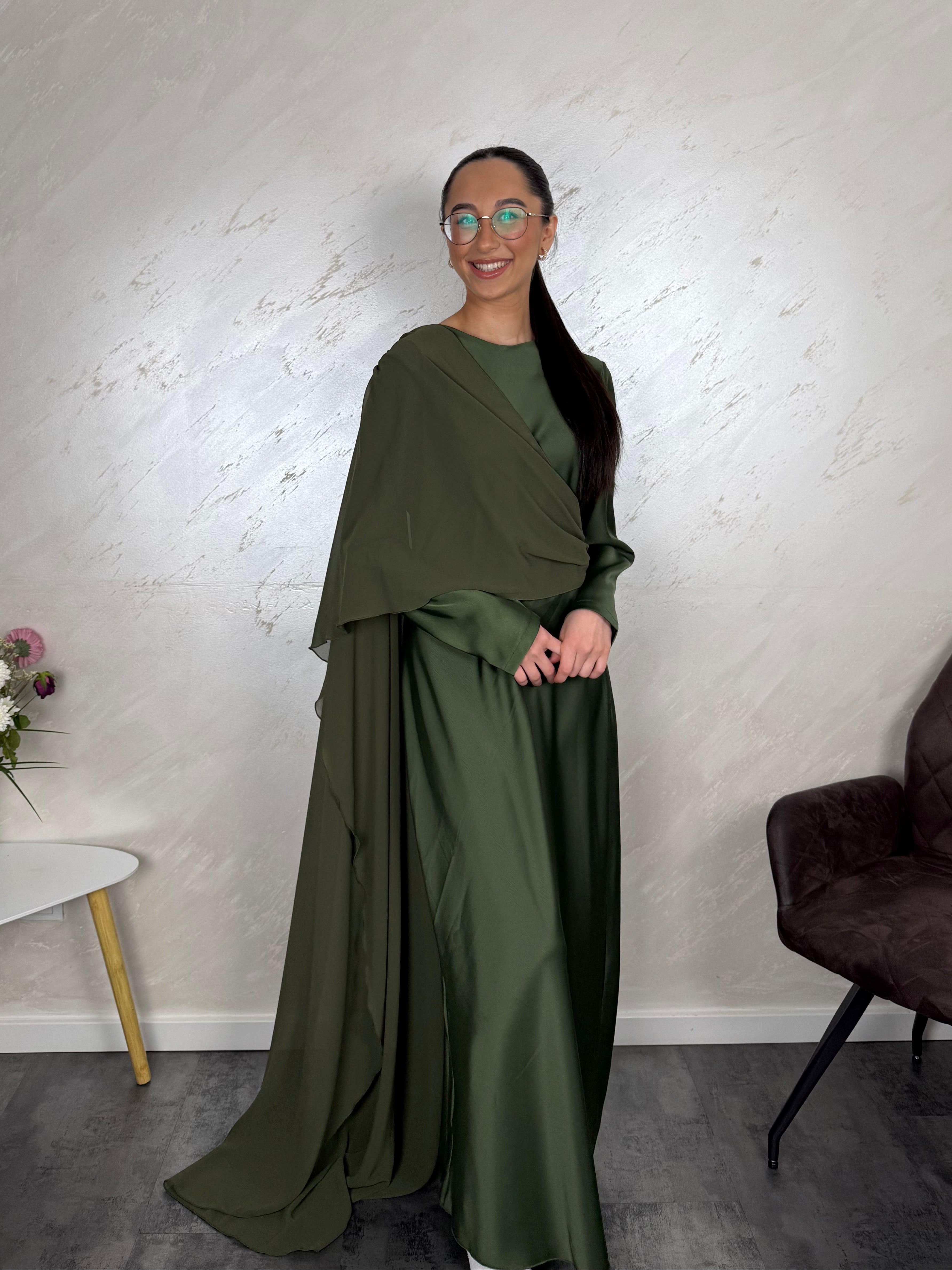 Satinkleid Liyana - olivgrün