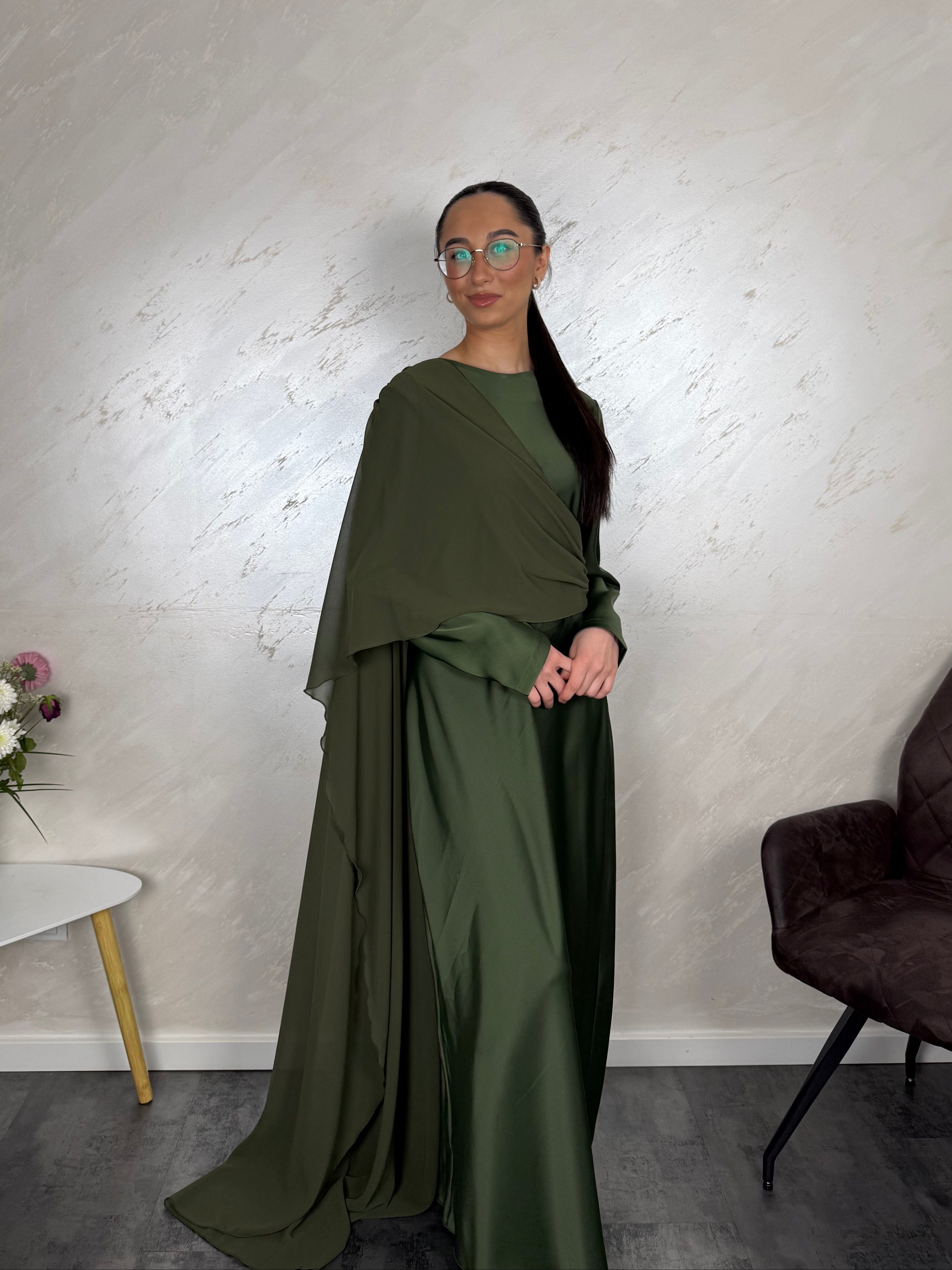 Satinkleid Liyana - olivgrün