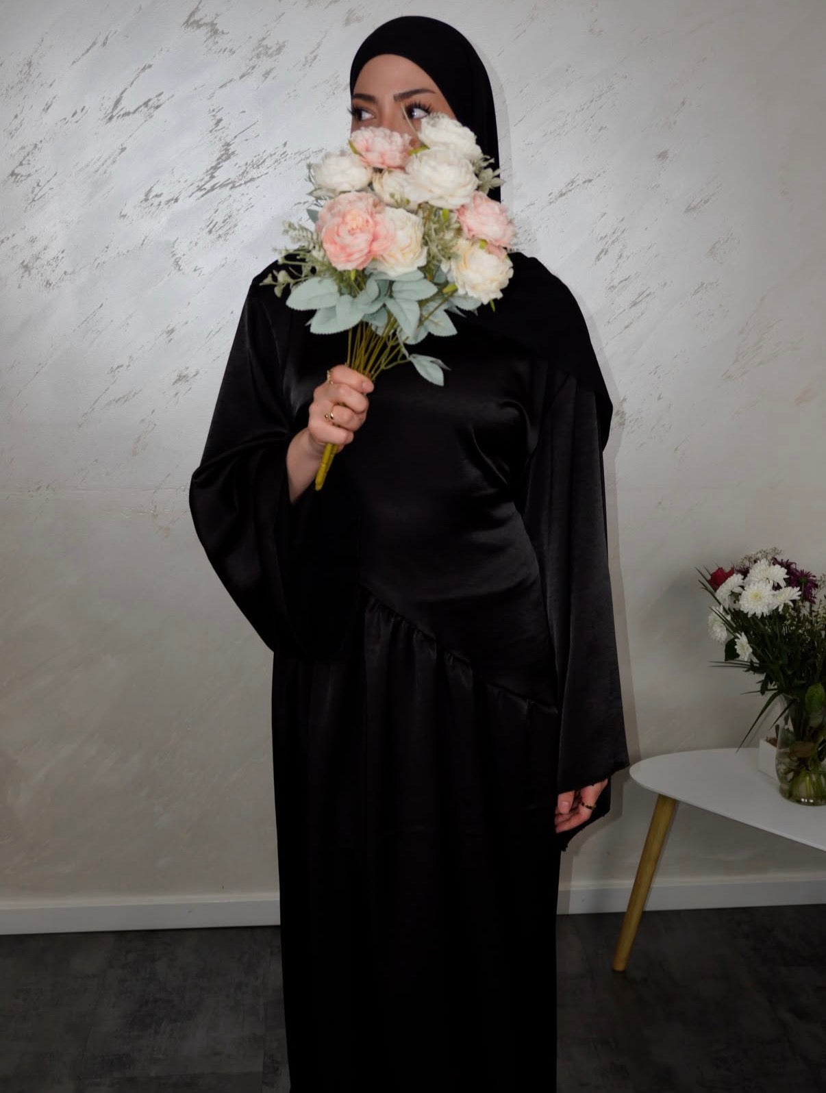 Satinkleid Amirah - schwarz