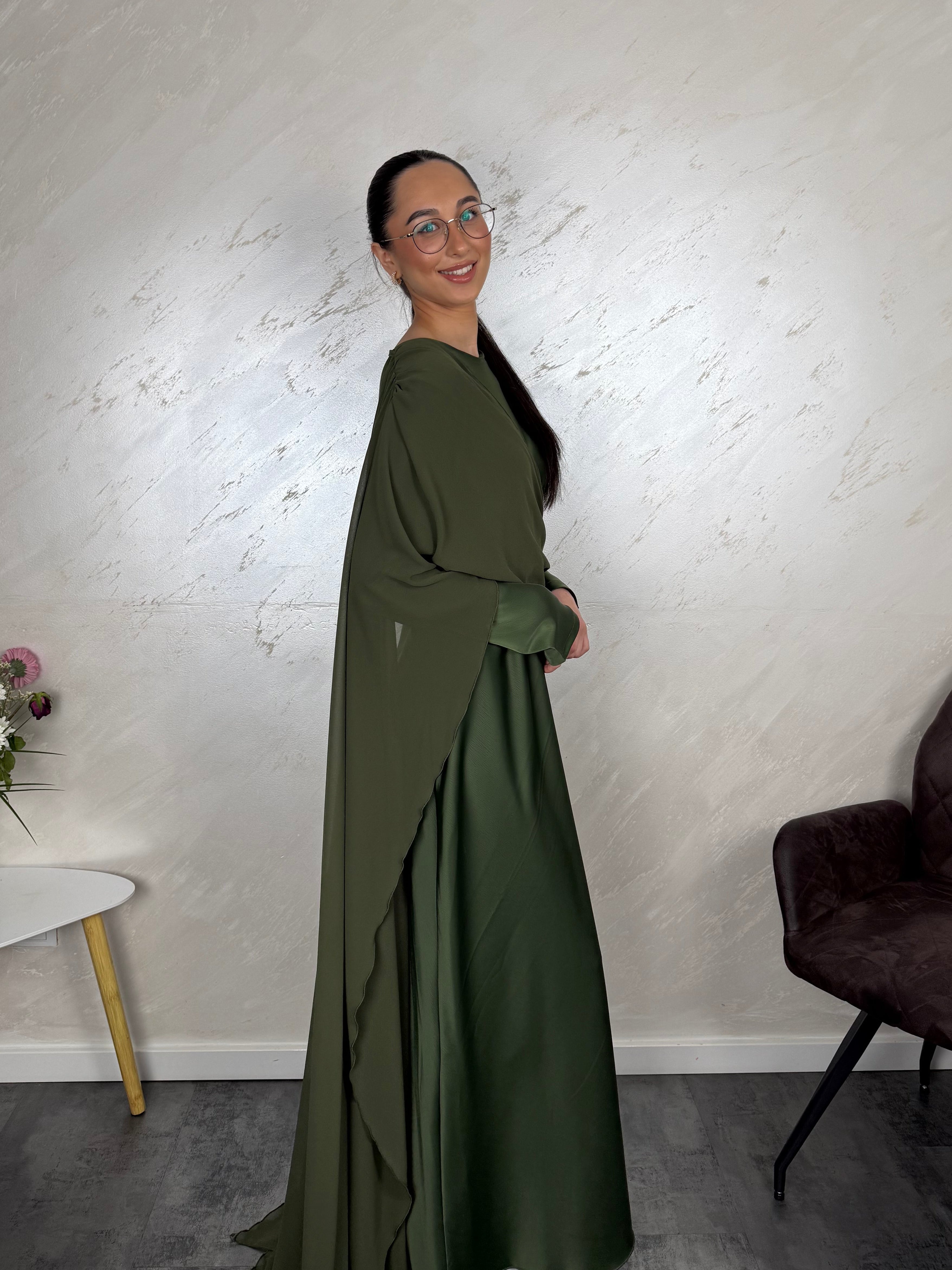 Satinkleid Liyana - olivgrün